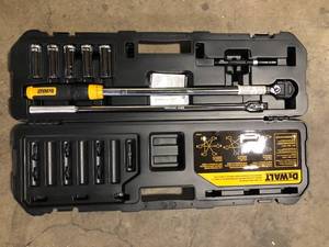 DEWALT 12 in. Drive Torque Wrench Tire Change Kit (7-Piece) Customer Returns See Pictures