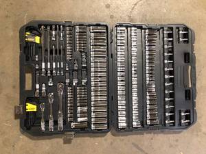 DEWALT Chrome Vanadium Mechanics Tool Set (192-Piece) Customer Returns See Pictures