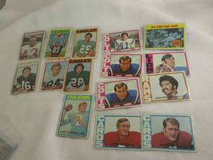 lot 6 image: 1972 Topps Football Cards...