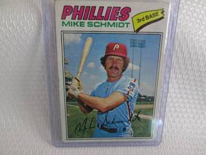lot 19 image: 1977 Topps Mike Schmidt Card...