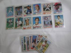 lot 22 image: Assorted 1982 Topps Baseball Cards...