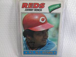 lot 57 image: 1977 Topps Johnny Bench Card...