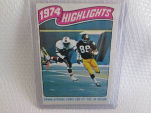 lot 79 image: 1975 Topps Lynn Swann High Lights C...