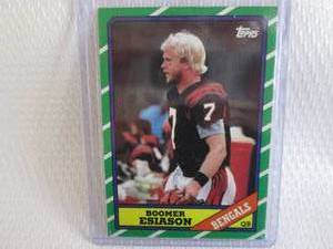 lot 96 image: 1986 Topps Boomer Esiason Rookie Ca...