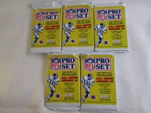 lot 120 image: 5 Packs 1990 Pro Set Football...