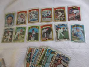 lot 123 image: 1972 Topps Baseball Cards...