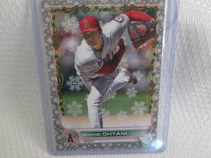 lot 182 image: 2022 Topps Holiday Shohei Ohtani Me...