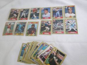 lot 209 image: Assorted 1987 Topps Baseball Cards...