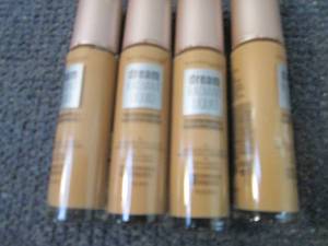 lot 270 image: 4- 1 oz Dream Radiant Liquid Founda...