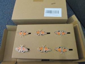 lot 321 image: 2 - 6 pks Gold Butterfly Napkin Rin...
