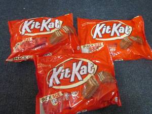 lot 468 image: 3- 10.78 oz KitKat Snack Size...