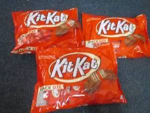 lot 469 image: 3- 10.78 oz KitKat Snack Size...