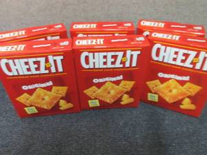 lot 485 image: 6- 7 oz Cheez-It Original best date...
