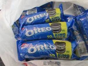 lot 489 image: 12- 4 oz Oreos King Size...