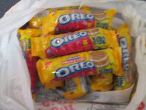 lot 492 image: 12- 4 oz Golden Double Stuf Oreos...