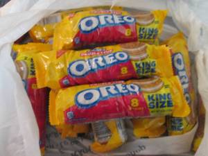 lot 493 image: 12- 4 oz Golden Double Stuf Oreos...