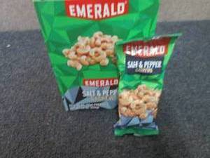 lot 522 image: 12- 1.25 oz Emerald Salt & Pepper C...