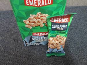 lot 523 image: 12- 1.25 oz Emerald Salt & Pepper C...