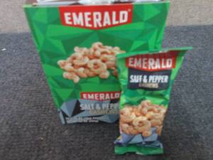 lot 526 image: 12- 1.25 oz Emerald Salt & Pepper C...