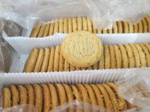 lot 570 image: EE 72 ct FROZEN Homestyle Peanut Bu...
