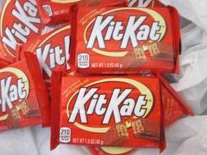 lot 587 image: 12- 1.5 oz KitKat Bars...