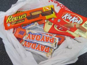 lot 586 image: 12 Large Candy Bars...