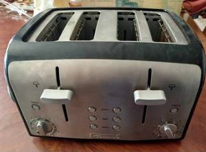 lot 119 image: 4 Slice Toaster in working condition