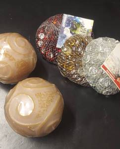 lot 59 image: Fall Dcor candles and marbles