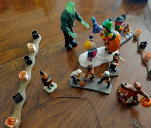 lot 100 image: Various Incidental Holiday Characters