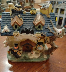 lot 95 image: Random Halloween Ghost Cottage