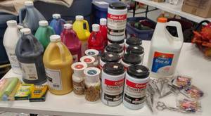 lot 132 image: Bonanza Art Paints Box
