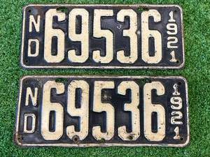 lot 15 image: 1921 ND Matched Pair Plates
