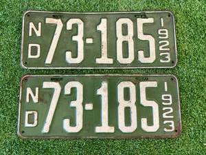 lot 17 image: 1923 ND Matched Pair License Plates