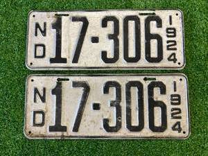 lot 18 image: 1924 ND Matched Pair License Plates