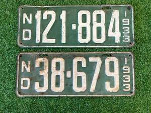 lot 30 image: 1933 ND License Plates