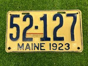 lot 78 image: 1923 Maine License Plate