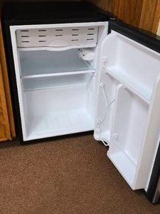 lot 11 image: Emerson small refrigerator - perfect for office or dorm Stainelss steel and black