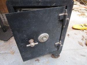 lot 19 image: Home Safe, Open - No Combo
