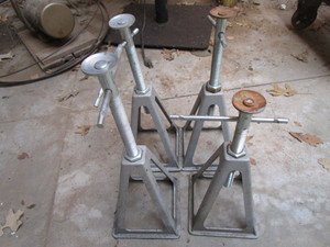 lot 21 image: Aluminum Jack Stands