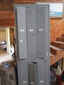 lot 22 image: Locker Unit