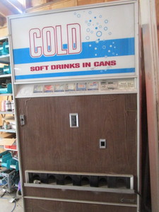 lot 31 image: Choice Can Vending Machine