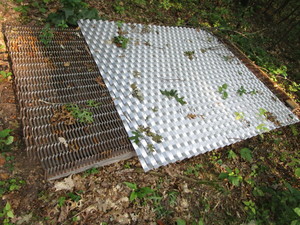 lot 52 image: Aluminum Weave & Wire Mesh Panels