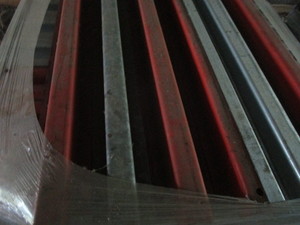 lot 58 image: Pallet Shelf Supports, Hat Shaped