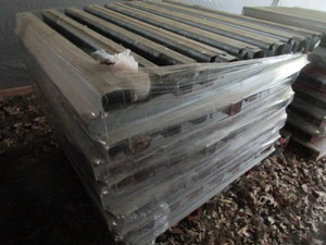 lot 60 image: Pallet Shelf Supports, Hat Shaped