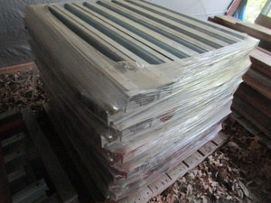 lot 63 image: Pallet Shelf Supports, Hat Shaped