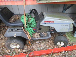 lot 73 image: Craftsman 14Hp 6-Speed Riding Mower  - Parts Only, Snowblower Attachment