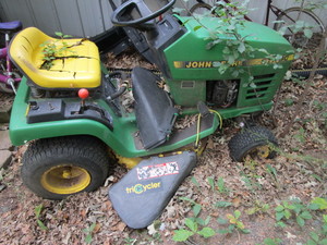 lot 77 image: John Deere STX30 Mower - Unknown Condition - Parts Only