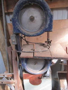 lot 85 image: Vintage Band Saw