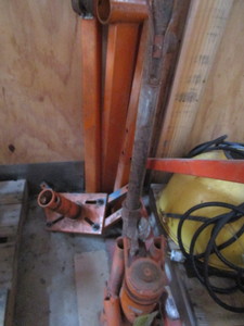 lot 90 image: Portable Log Splitter Components