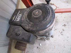 lot 93 image: Briggs & Stratton 12Hp Motor